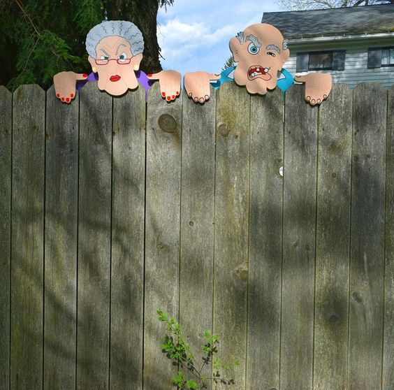 Buvala™-Fence Decoration Nosy Old Man and Lady Garden Yard Art